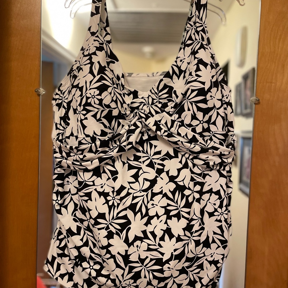Land’s End Women’s Plus Size tankini top BRAND NEW, Size 26